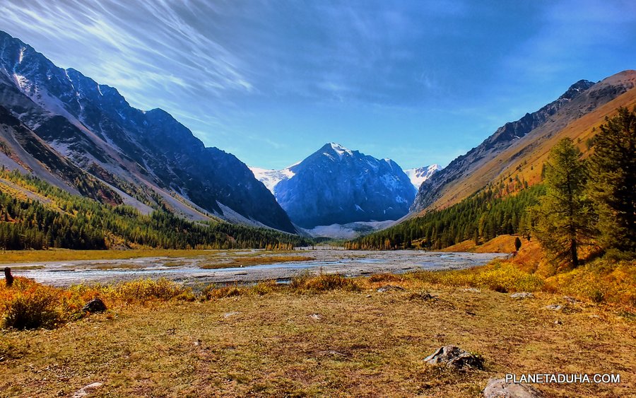 Разлив высокогорной реки - Горный Алтай