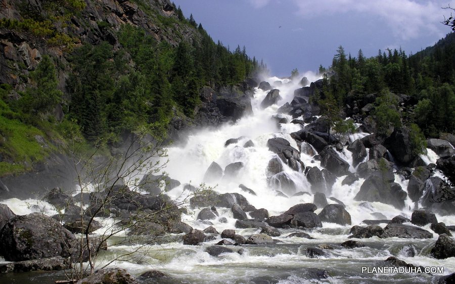 Водопад Учар (Большой Чульчинский водопад) на реке Чульча - Алтайский государственный заповедник